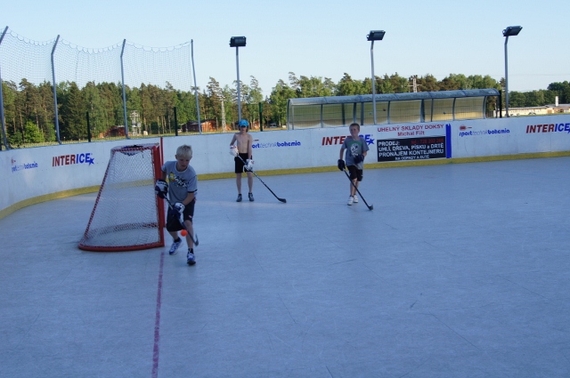 tl_files/EU-Projekt/Doksy 2012/Doksy Mai 2012 - Hockeyspiel in der Freizeit (640x425).jpg